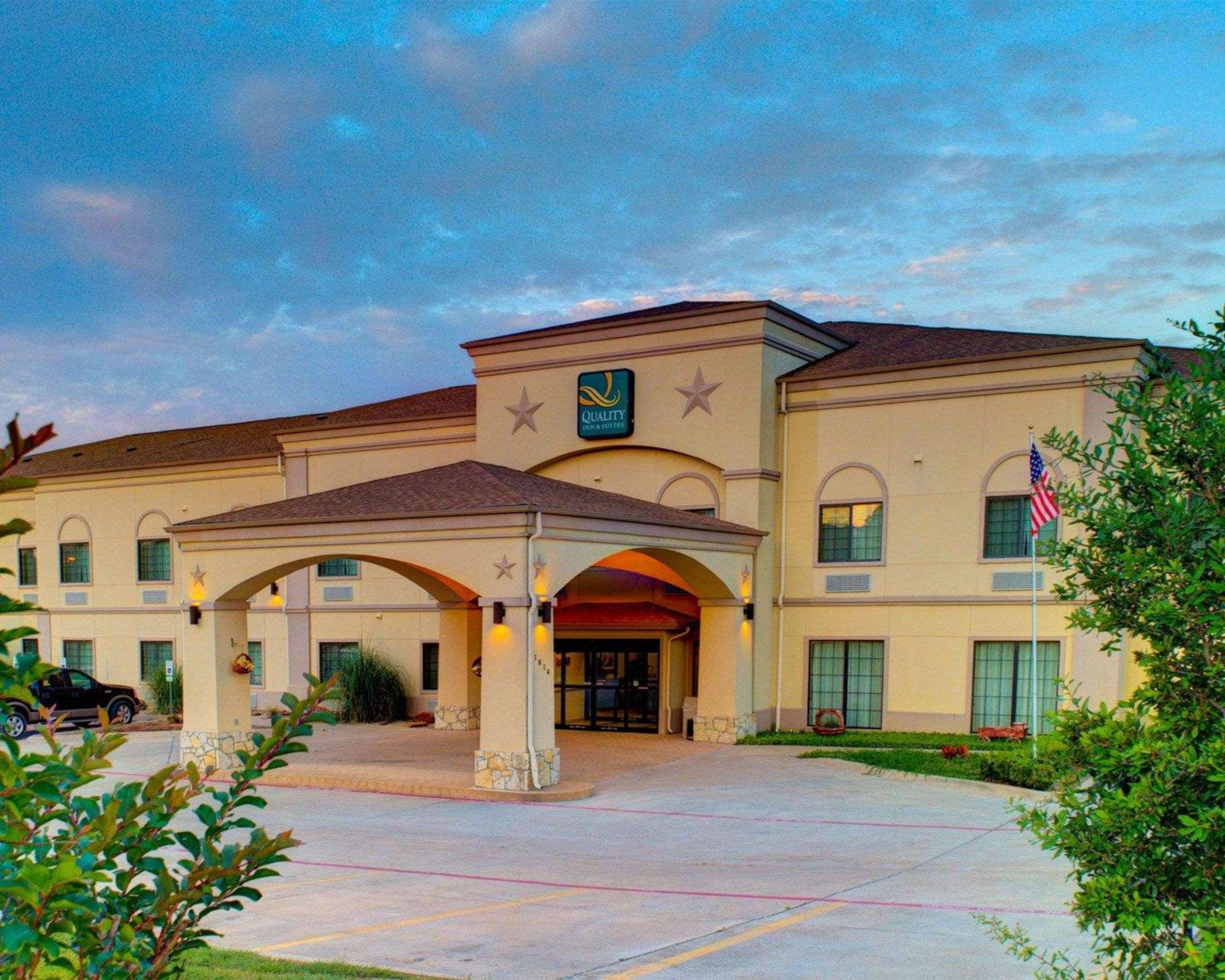 Quality Inn & Suites - Glen Rose Exterior photo