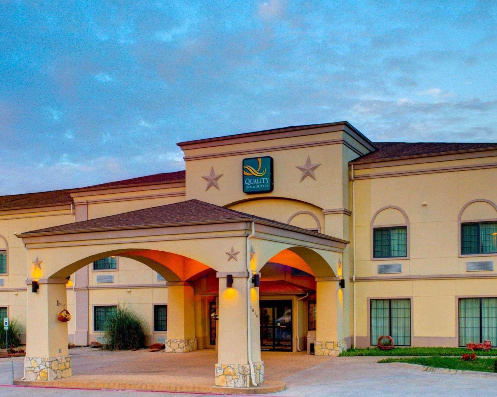 Quality Inn & Suites - Glen Rose Exterior photo